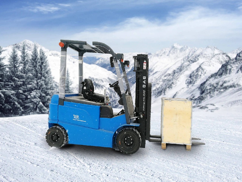 為什么現(xiàn)在都在用電動(dòng)的叉車(chē)？